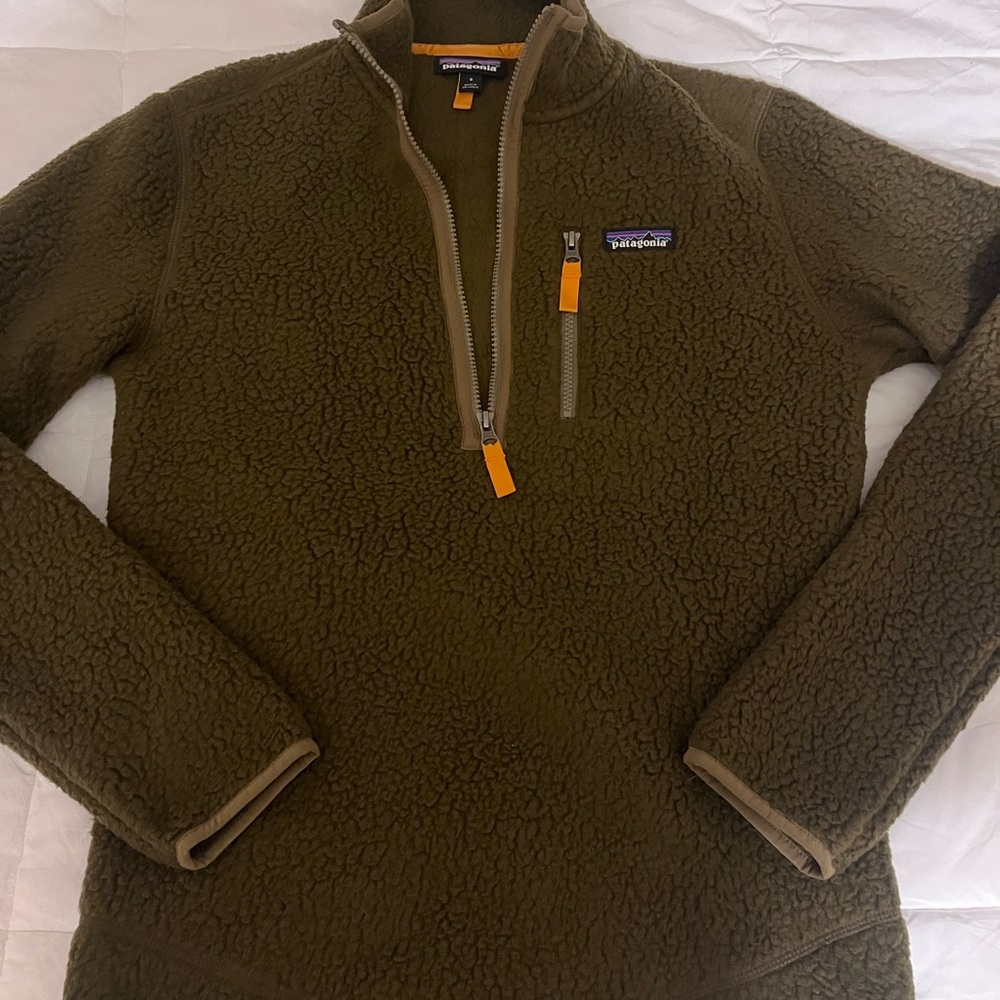 Patagonia Men's Half Zip-Up Sweater in Olive Almost Nee Small